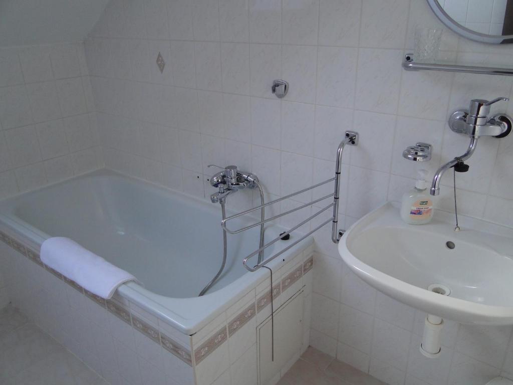 Villa Zerotin Penzion Bed & Breakfast Velké Losiny Oda fotoğraf
